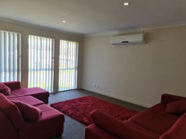 House Leased - QLD - Brassall - 4305 - FLOWING & FUNCTIONAL HOME IN BEAUTIFUL BRASSALL!!!!  (Image 2)