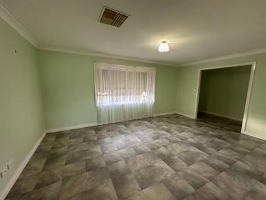 House Leased - NSW - Tumut - 2720 - 3 Bedroom Brick Home  (Image 2)