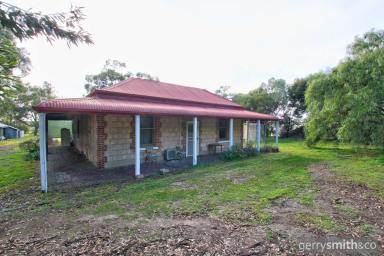 House For Sale - VIC - Horsham - 3400 - COUNTRY ESCAPE  (Image 2)