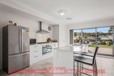 House For Sale - WA - Donnybrook - 6239 - FAMILY HOME WITH ALL THE EXTRAS!  (Image 2)