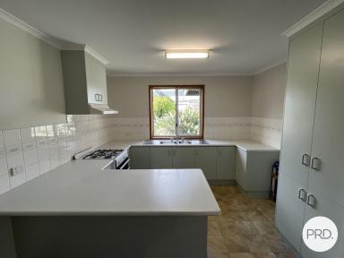 Townhouse For Lease - NSW - Lavington - 2641 - CONVENIENT LOCATION  (Image 2)