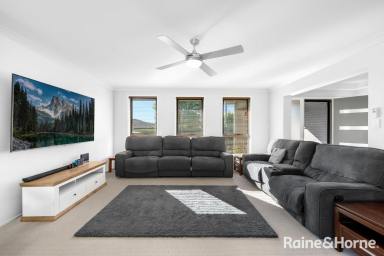 House Leased - NSW - South Nowra - 2541 - SPACIOUS FAMILY HOME  (Image 2)
