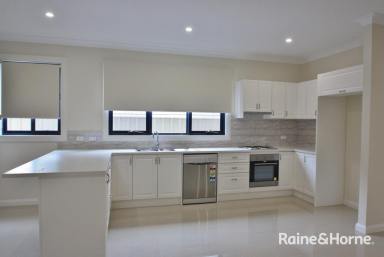 House Leased - NSW - Wagga Wagga - 2650 - BEAUTIFUL CENTRAL HOME  (Image 2)