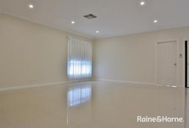 House Leased - NSW - Wagga Wagga - 2650 - BEAUTIFUL CENTRAL HOME  (Image 2)