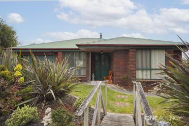 House For Sale - TAS - Sulphur Creek - 7316 - Lovely Country Inspired Home! Walk To The Beach!  (Image 2)