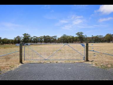 Residential Block Sold - VIC - Heathcote - 3523 - Country Living at its Finest  (Image 2)
