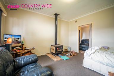 House For Sale - NSW - Glen Innes - 2370 - More than meets the eye  (Image 2)