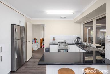 House For Lease - NSW - Glenfield Park - 2650 - Updated Family Home  (Image 2)