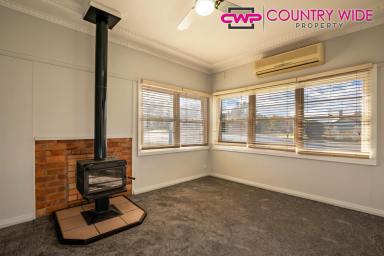 House Leased - NSW - Glen Innes - 2370 - 3 Bedroom, Brick Family home, close to town.  (Image 2)