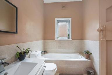 House Leased - NSW - Lithgow - 2790 - FREESTANDING DOUBLE BRICK BUNGALOW (Image 2)