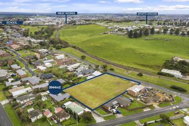 Residential Block For Sale - VIC - Warrnambool - 3280 - CENTRAL VACANT ALLOTMENT IDEAL FOR SUBDIVISION  (Image 2)