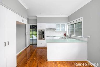 House For Lease - NSW - Kooringal - 2650 - PRIME LOCATION CLOSE TO KOORINGAL SHOPPING, SCHOOLS & TRANSPORT  (Image 2)