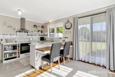 House For Sale - TAS - Romaine - 7320 - A Feel Good Home In A Great Location!  (Image 2)