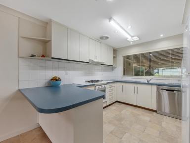 House Sold - NSW - West Albury - 2640 - Attractive split-level home in popular West Albury. 
Just minutes from Albury CBD.  (Image 2)