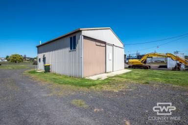 Industrial/Warehouse For Lease - NSW - Glen Innes - 2370 - Commercial Shed with Easy Access  (Image 2)