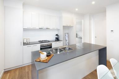 Townhouse Leased - VIC - Lake Wendouree - 3350 - 3 BEDROOM TOWNHOUSE JUST METRES FROM LAKE WENDOUREE  (Image 2)