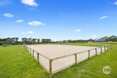 Acreage/Semi-rural Sold - VIC - Baxter - 3911 - Country Escape With Equestrian Facilities  (Image 2)