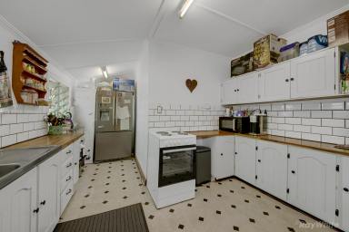 House Leased - QLD - West Gladstone - 4680 - :: THREE BEDROOM FAMILY HOME WITH TWO BEDROOM GRANNY FLAT  (Image 2)