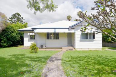 House Leased - QLD - West Gladstone - 4680 - :: THREE BEDROOM FAMILY HOME WITH TWO BEDROOM GRANNY FLAT  (Image 2)
