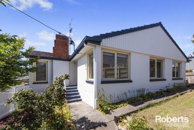 House For Lease - TAS - Devonport - 7310 - Upstairs unit with water views (Image 2)