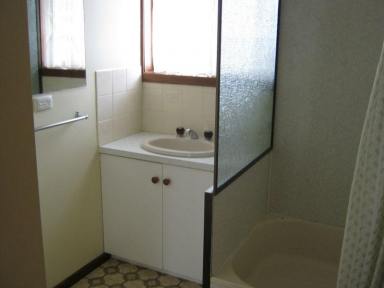 Unit Leased - VIC - Bairnsdale - 3875 - NICE TWO BEDROOM UNIT  (Image 2)