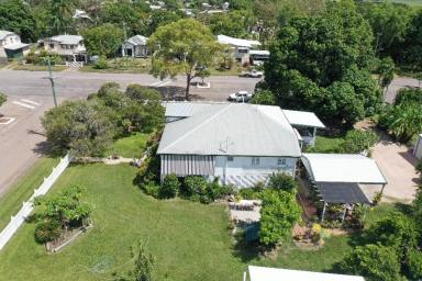 House For Sale - QLD - Home Hill - 4806 - Pristine Queenslander on Large 2024 m2 Allotment  (Image 2)