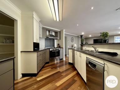 House For Lease - NSW - East Albury - 2640 - FULLY FURNISHED EXECUTIVE RESIDENCE  (Image 2)