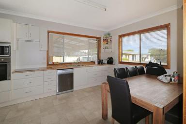 House Sold - NSW - Glen Innes - 2370 - 4 BEDROOMS  (Image 2)