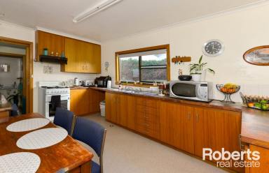 House Leased - TAS - Dowsing Point - 7010 - Quiet location  (Image 2)