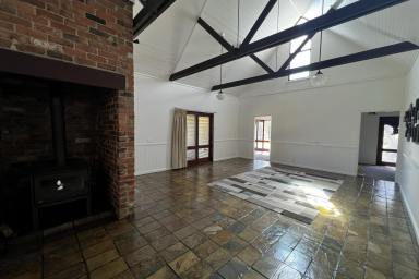 House For Lease - NSW - East Seaham - 2324 - CHARMING HOME WITH  RIVER VIEWS!!  (Image 2)