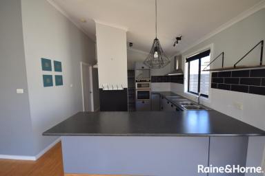 House For Lease - NSW - Nowra - 2541 - Outstanding on Osborne  (Image 2)
