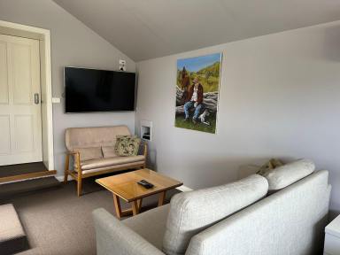 Flat Leased - TAS - Deloraine - 7304 - Centrally Located Bedsit  (Image 2)