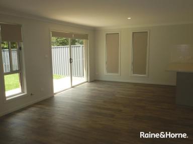 House Leased - NSW - Bomaderry - 2541 - 3 Bedroom Townhouse  (Image 2)