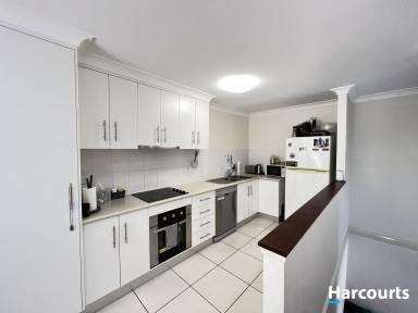 Unit For Lease - QLD - Childers - 4660 - Stylish Executive Townhouse in Childers  (Image 2)
