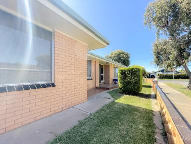 House For Sale - VIC - Swan Hill - 3585 - Solid, Original & In Great Condition  (Image 2)