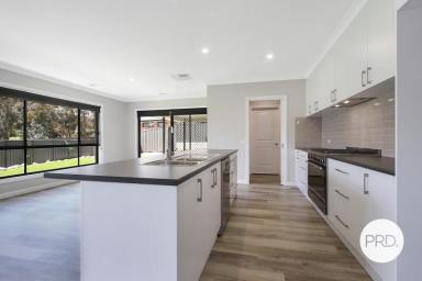 House Leased - NSW - Thurgoona - 2640 - STUNNING 4 BEDROOM HOME!  (Image 2)