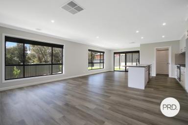 House Leased - NSW - Thurgoona - 2640 - STUNNING 4 BEDROOM HOME!  (Image 2)