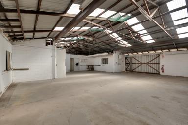 Industrial/Warehouse Leased - QLD - Harlaxton - 4350 - Affordable 200 sqm. Shed in North Toowoomba  (Image 2)