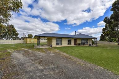 House Sold - SA - Penola - 5277 - Discover an Exquisite Home Surrounded by Serene Greenery in Penola  (Image 2)