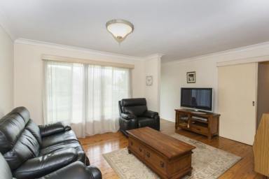 House Leased - NSW - Woodberry - 2322 - NEAT & TIDY HOME, CLOSE TO GREENHILLS  (Image 2)