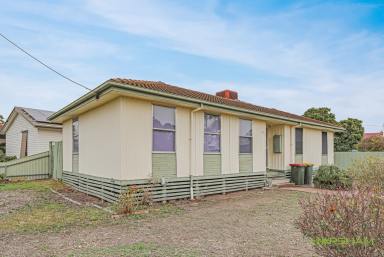 House For Sale - VIC - Horsham - 3400 - 2 Living Areas - Well Presented.  (Image 2)