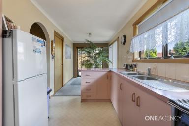 Unit For Sale - TAS - Somerset - 7322 - Downsizing Or Investing?  (Image 2)