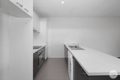 House Leased - VIC - Golden Point - 3350 - MODERN TOWN HOUSE CLOSE TO THE BALLARAT CBD (Image 2)