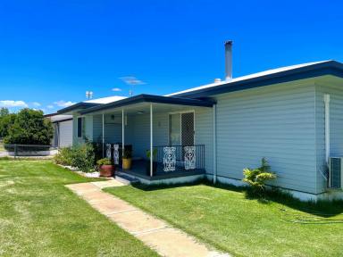House Sold - QLD - Warwick - 4370 - Tidy Home Close to CBD with huge shed  (Image 2)