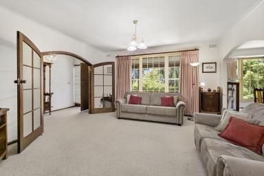 House Auction - VIC - Black Hill - 3350 - Best of Both Worlds!  (Image 2)