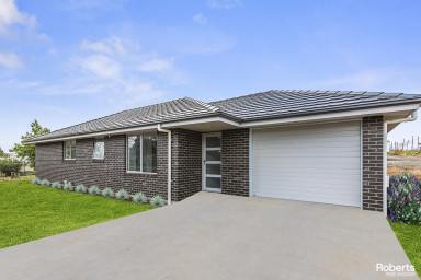 Unit Sold - TAS - Westbury - 7303 - Brand New townhouses in the heart of Westbury  (Image 2)