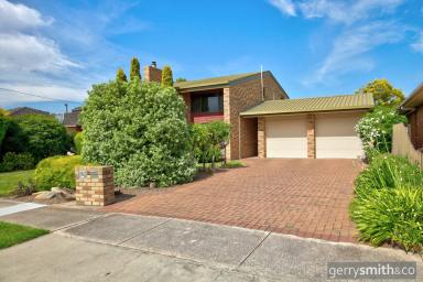 House For Sale - VIC - Horsham - 3400 - SPACIOUS FAMILY HOME  (Image 2)