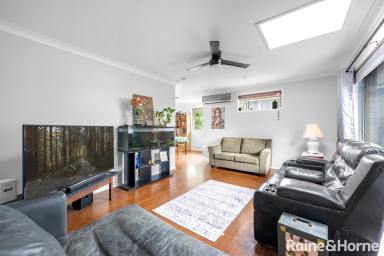 House Leased - NSW - Nowra - 2541 - SPACIOUS 3 BEDROOM HOME IN PERFECT LOCATION  (Image 2)