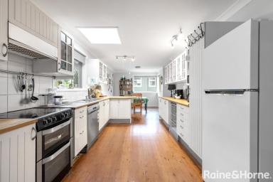 House Leased - NSW - Nowra - 2541 - SPACIOUS 3 BEDROOM HOME IN PERFECT LOCATION  (Image 2)