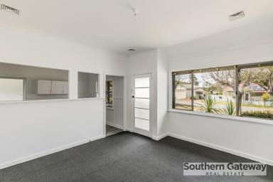 House For Lease - WA - Calista - 6167 - Charming 2-Bedroom Home in Calista  (Image 2)